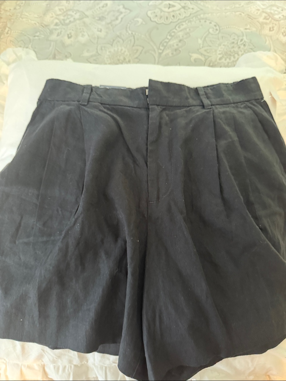 Gap black  linen Pleated Shorts